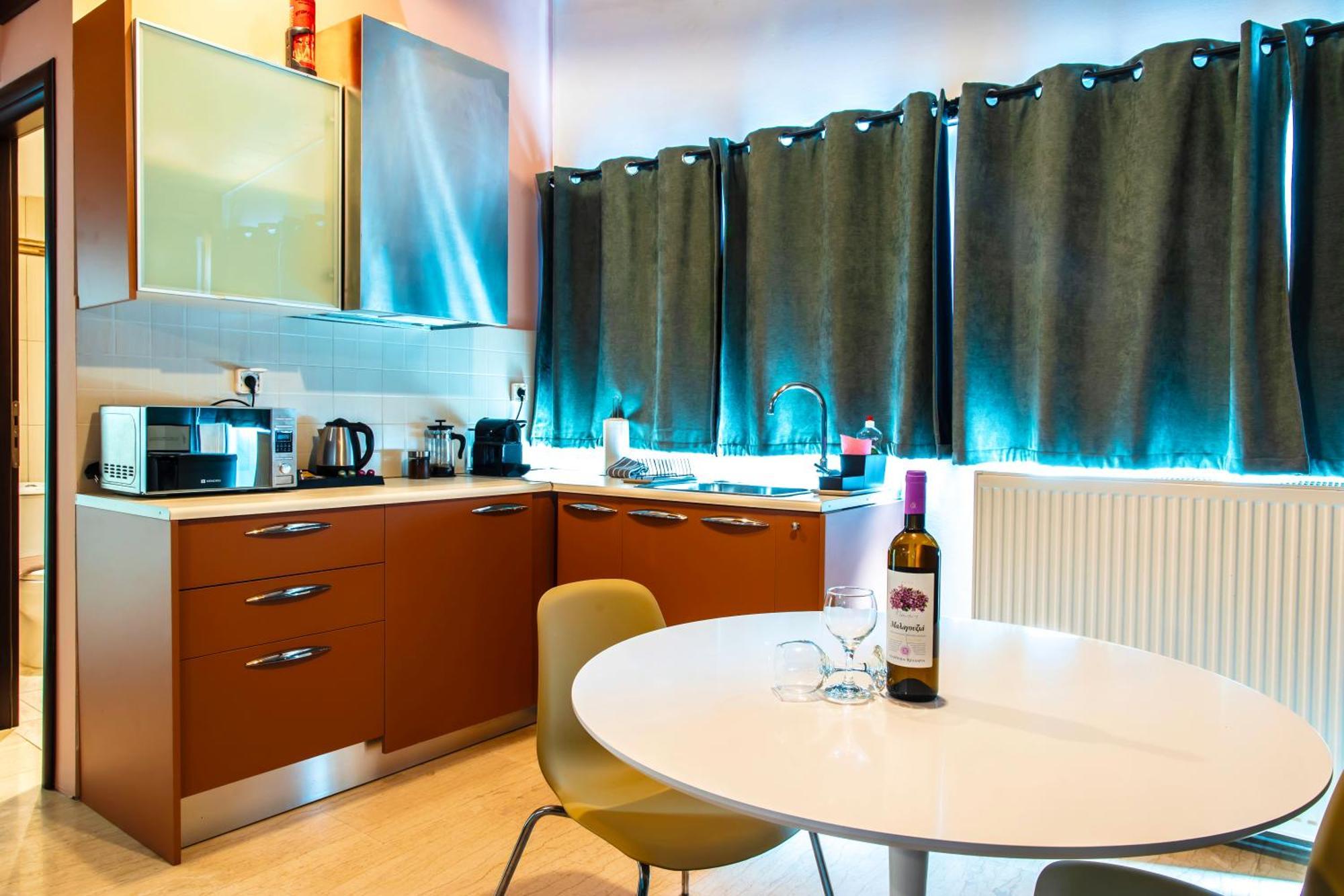 Lis153 By Smart Cozy Suites - Top Floors With Amazing City View - Available 24Hr Афины Экстерьер фото